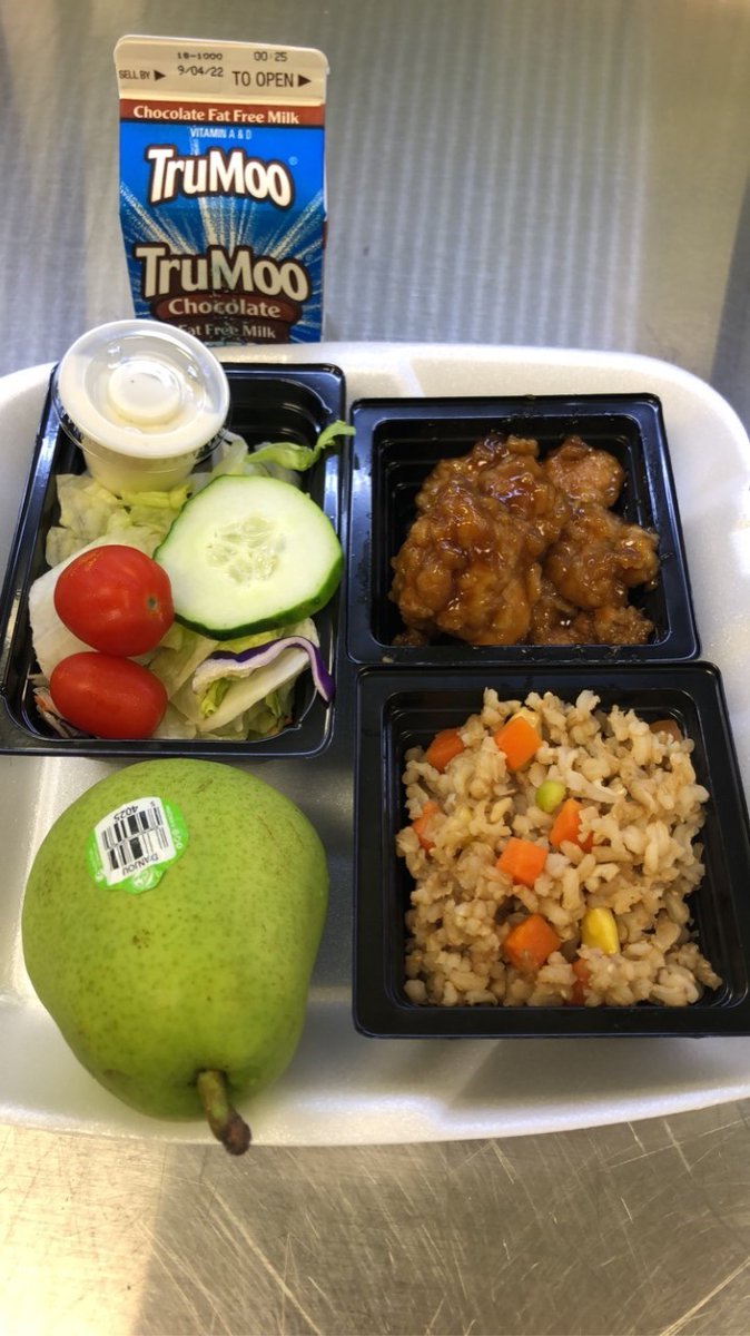 jcpsschoolmeals's tweet photo. Baked spaghetti, Mandarin chicken, tossed salads and even local watermelon on the menus last week! #Trayoftheweek contest. Just a few of our submissions! @JCPSKY @JcpsOperations https://t.co/DXrNl2oryg