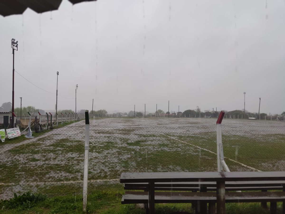 TercerRadio's tweet photo. La @liga_florida suspendió toda la actividad futbolistica para este fin de semana, debido al estado de los campos de juego a causa de las copiosas lluvias caídas.
@tvflorida @fmflorida89_3 @SSarla https://t.co/TbCodJBtfu