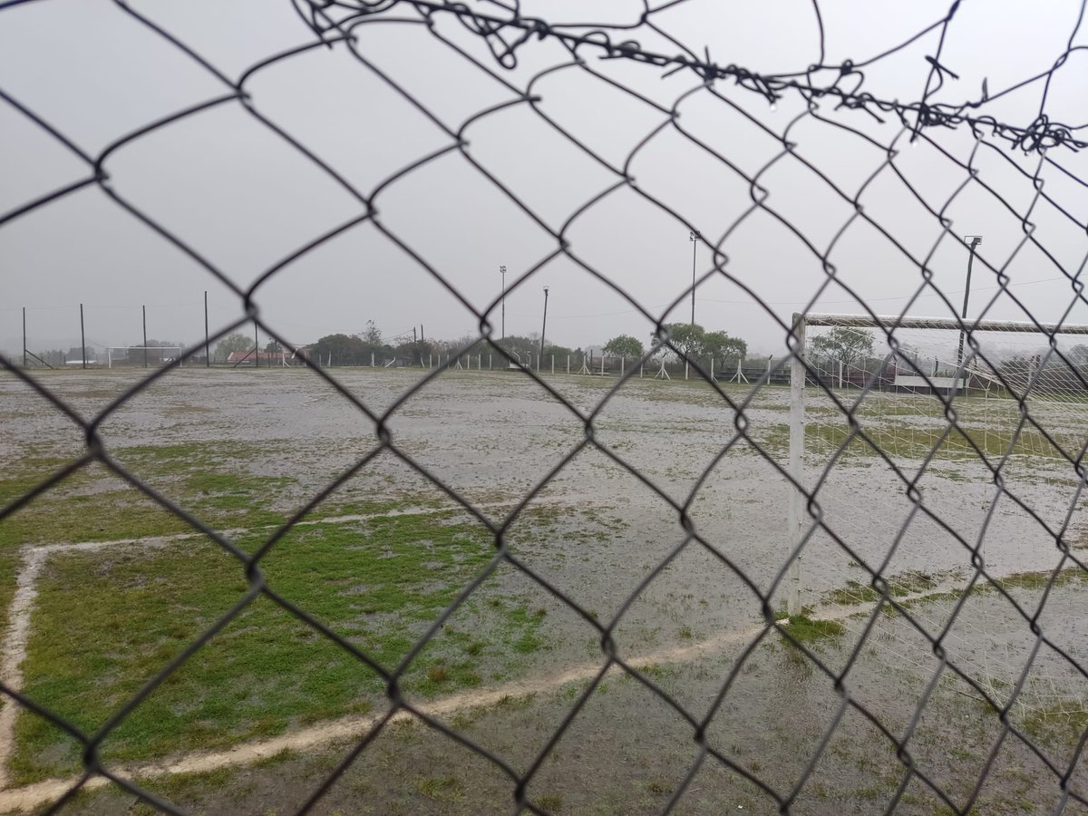 TercerRadio's tweet photo. La @liga_florida suspendió toda la actividad futbolistica para este fin de semana, debido al estado de los campos de juego a causa de las copiosas lluvias caídas.
@tvflorida @fmflorida89_3 @SSarla https://t.co/TbCodJBtfu