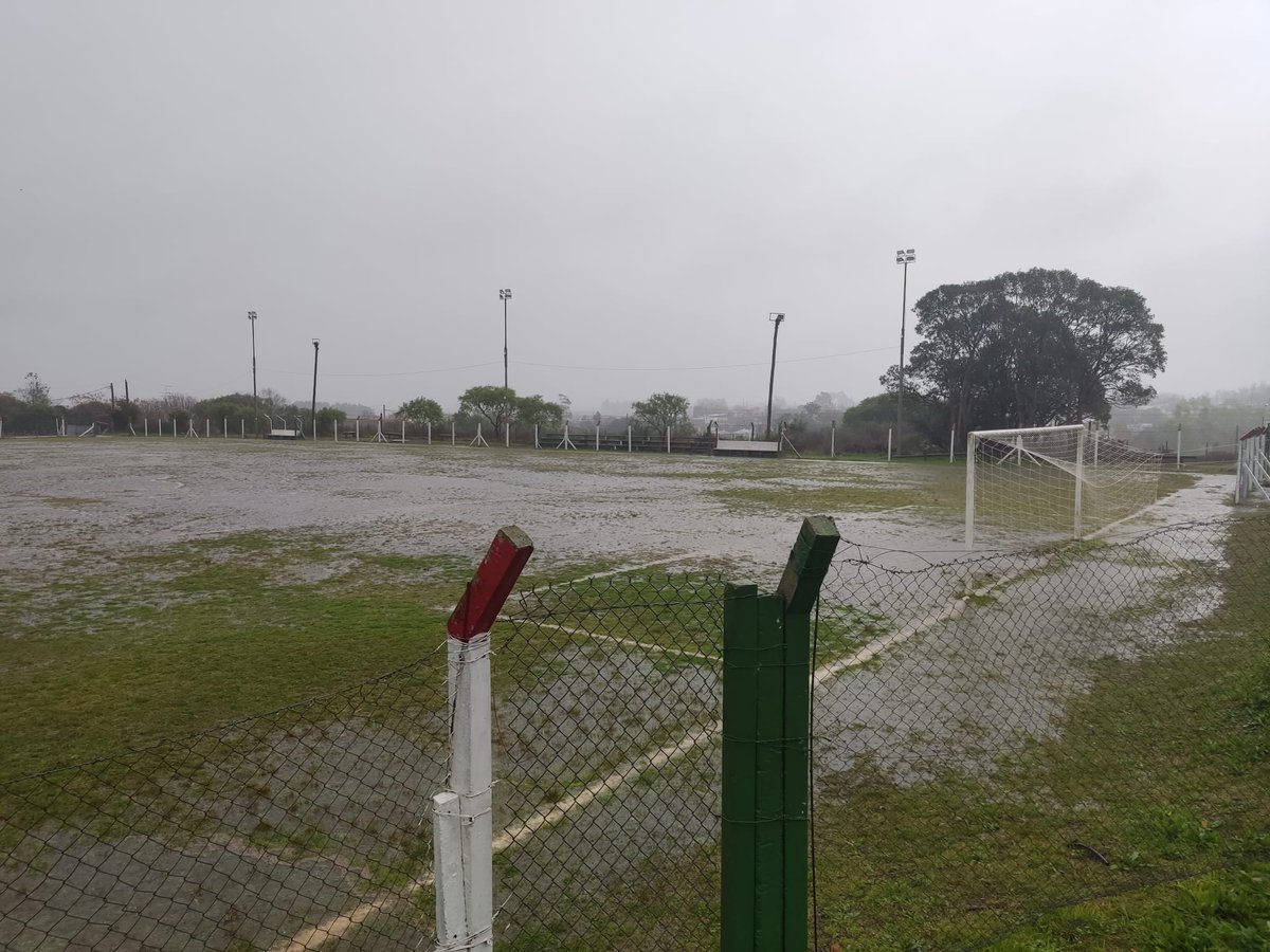 TercerRadio's tweet photo. La @liga_florida suspendió toda la actividad futbolistica para este fin de semana, debido al estado de los campos de juego a causa de las copiosas lluvias caídas.
@tvflorida @fmflorida89_3 @SSarla https://t.co/TbCodJBtfu