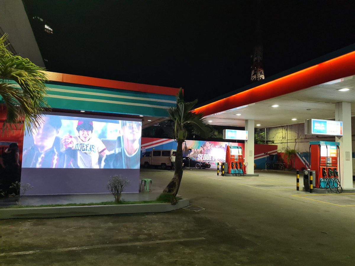 jinides's tweet photo. Night view of the Seoul Vibe gas station~~ representing WELO β¨οΈ
#DriveBackTo1988
#μΉμ±μ° #OngSeongwu #μμΈλμμ #SeoulVibe https://t.co/cb78hvAIUD