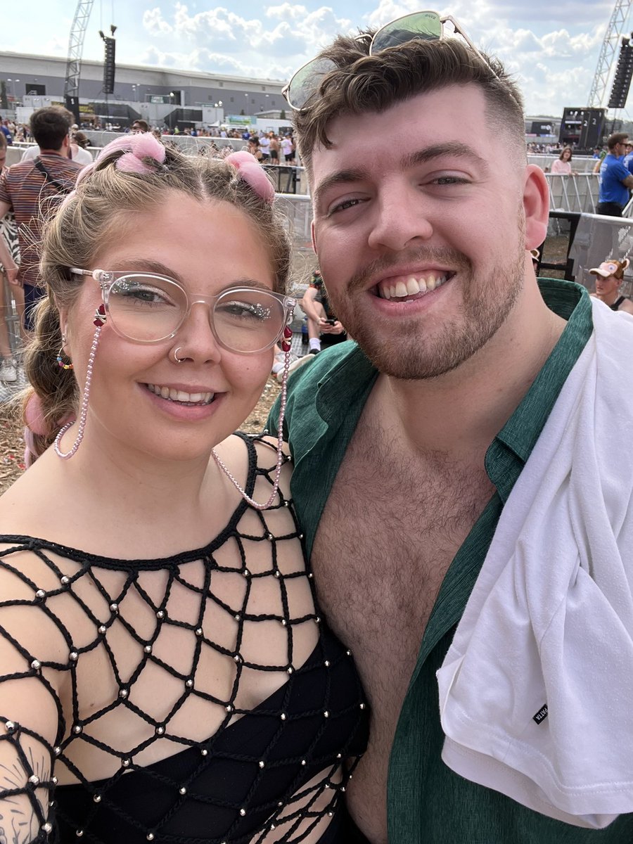 _lorenshort's tweet photo. #NoMusicOnADeadPlanet #readingfest https://t.co/hWaByHfiML