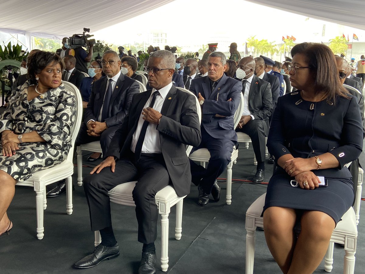 VOAPortugues's tweet photo. “Os filhos mais velhos [de José Eduardo dos Santos] perderam a última oportunidade de poder homenagear o seu pai”, General Francisco Furtado, nas exéquias fúnebres de #JES #Angola2022 https://t.co/VXoD4cAyBE