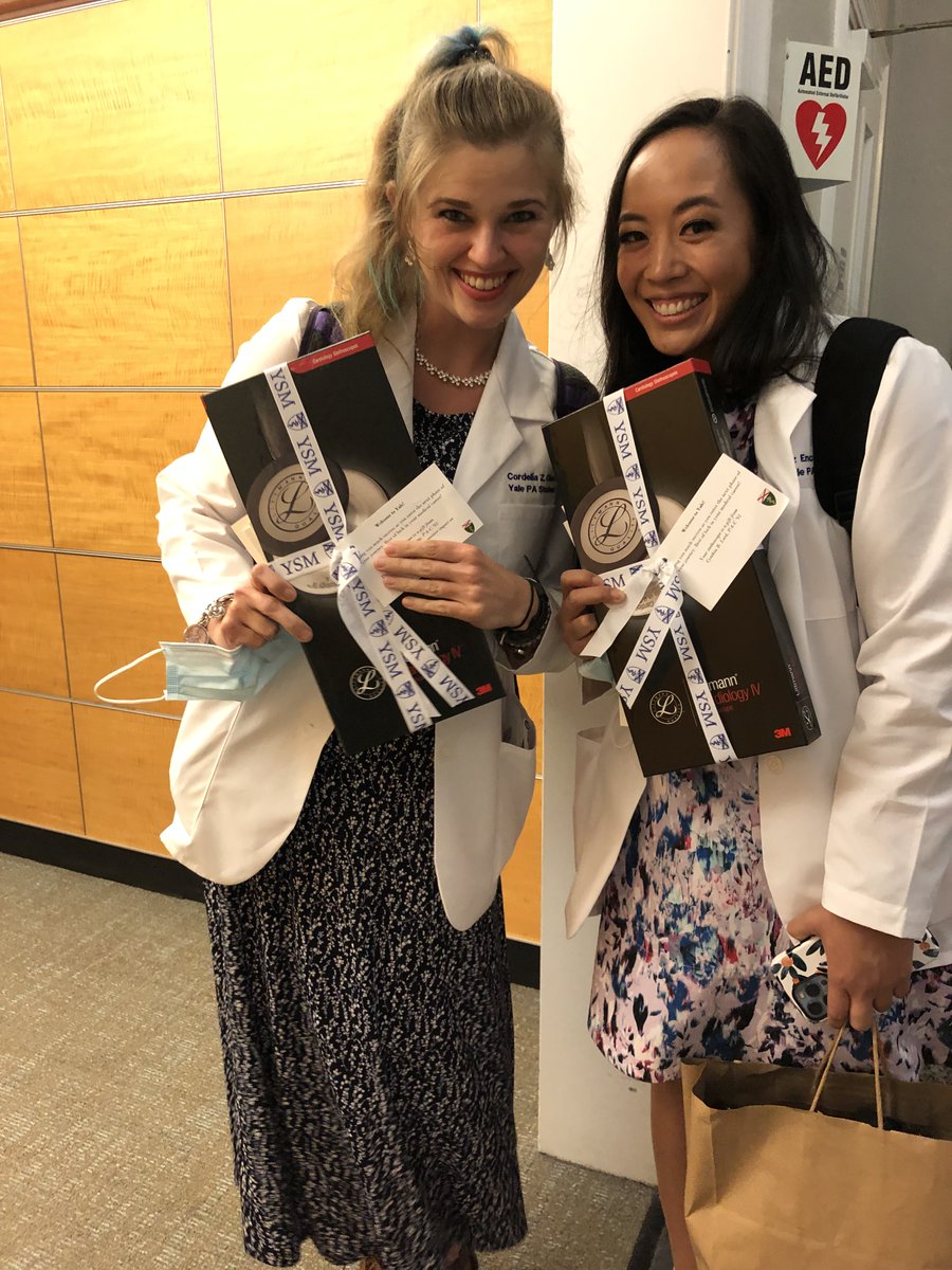 yalepaprogram's tweet image. Congratulations to the Yale Physician Associate Class of 2024 on receiving their white coats!!! And thanks to the generous alumni who donated stethoscopes! 🩺🥼