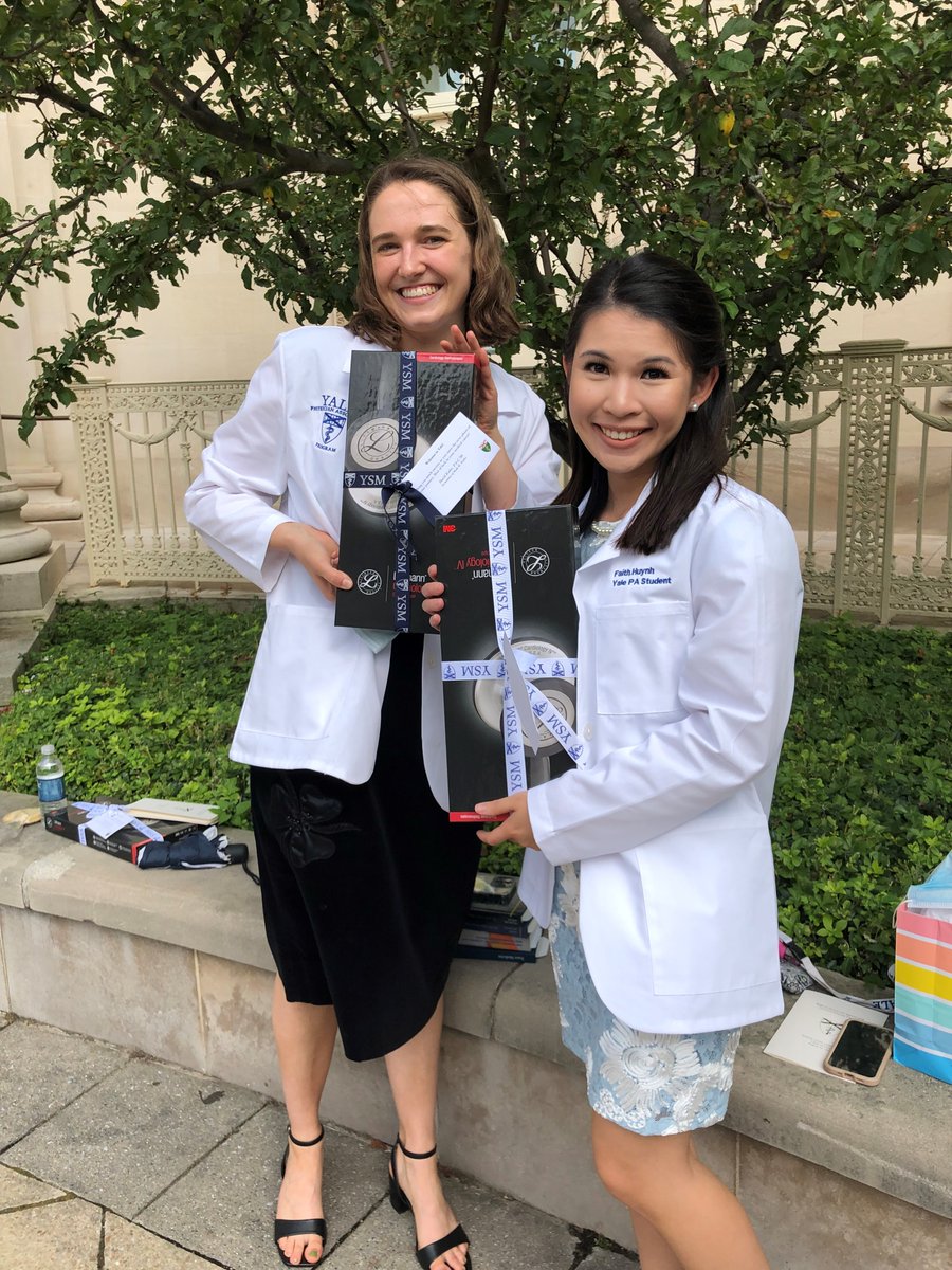 yalepaprogram's tweet image. Congratulations to the Yale Physician Associate Class of 2024 on receiving their white coats!!! And thanks to the generous alumni who donated stethoscopes! 🩺🥼