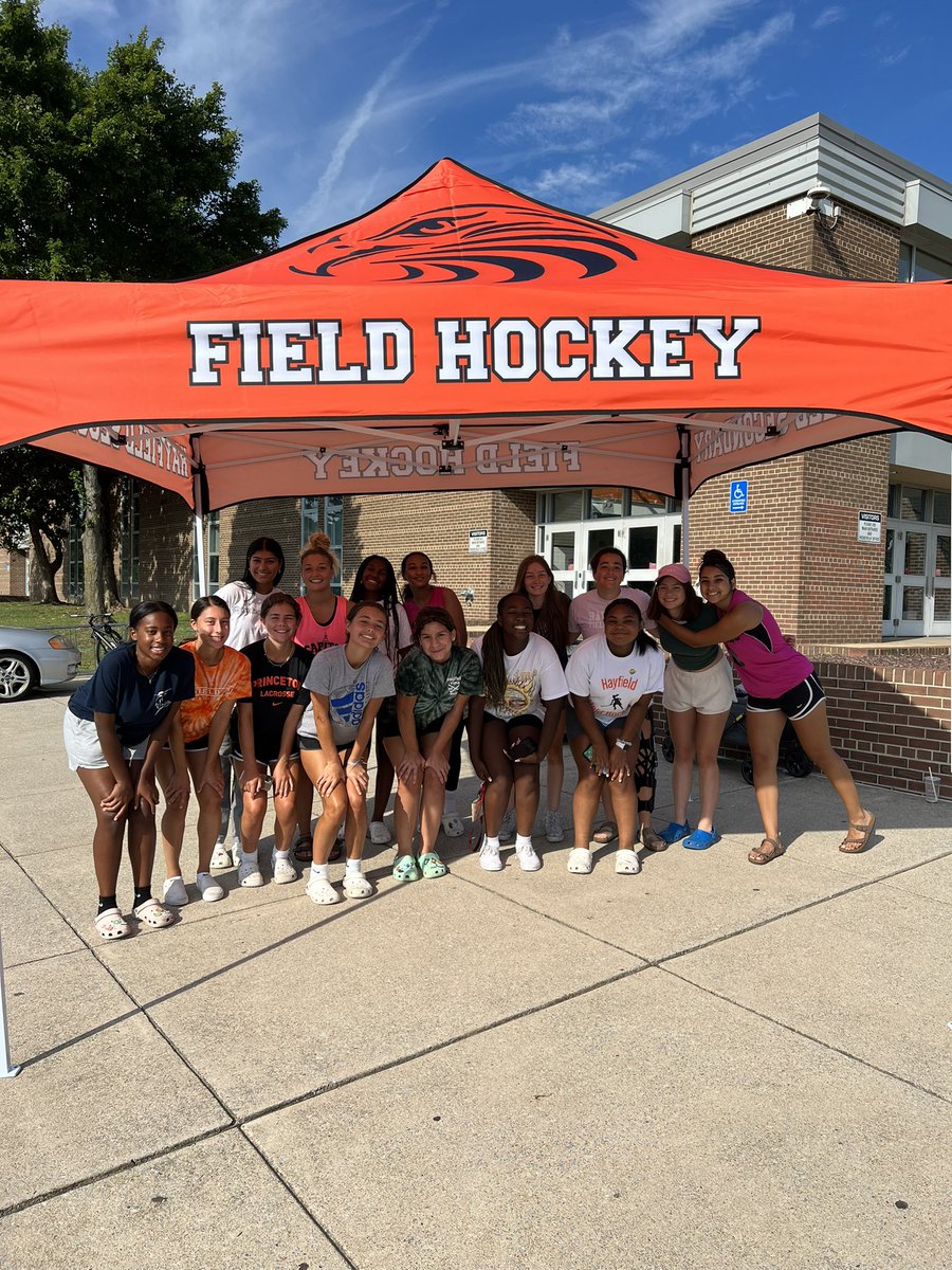 Come get your car washed at the <a href="/HayfieldFHockey/">Hayfield FH</a> fundraiser! 9am until 1pm today (8/27)! 🧡🏑

<a href="/hayfieldsports/">Hawktivities</a> @FCPSHayfieldSS