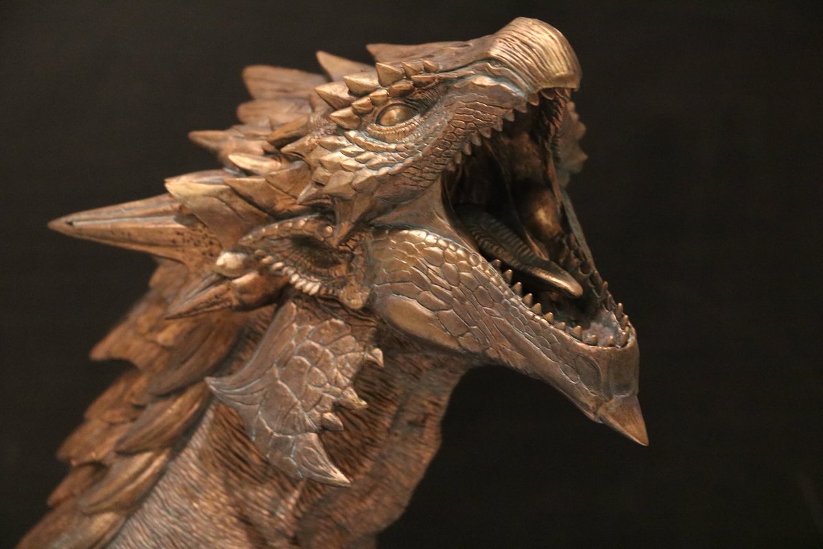 ameliasculpting's tweet photo. 🧵Distress call, please read. My name is Amelia, I am a traditional sculptor, and I need to open my heart and talk to you honestly about my situation.
I fell in love with sculpting while watching random videos on YouTube in 2020. I went into it with no prior knowledge, [1/9] https://t.co/6fBVki9hfg