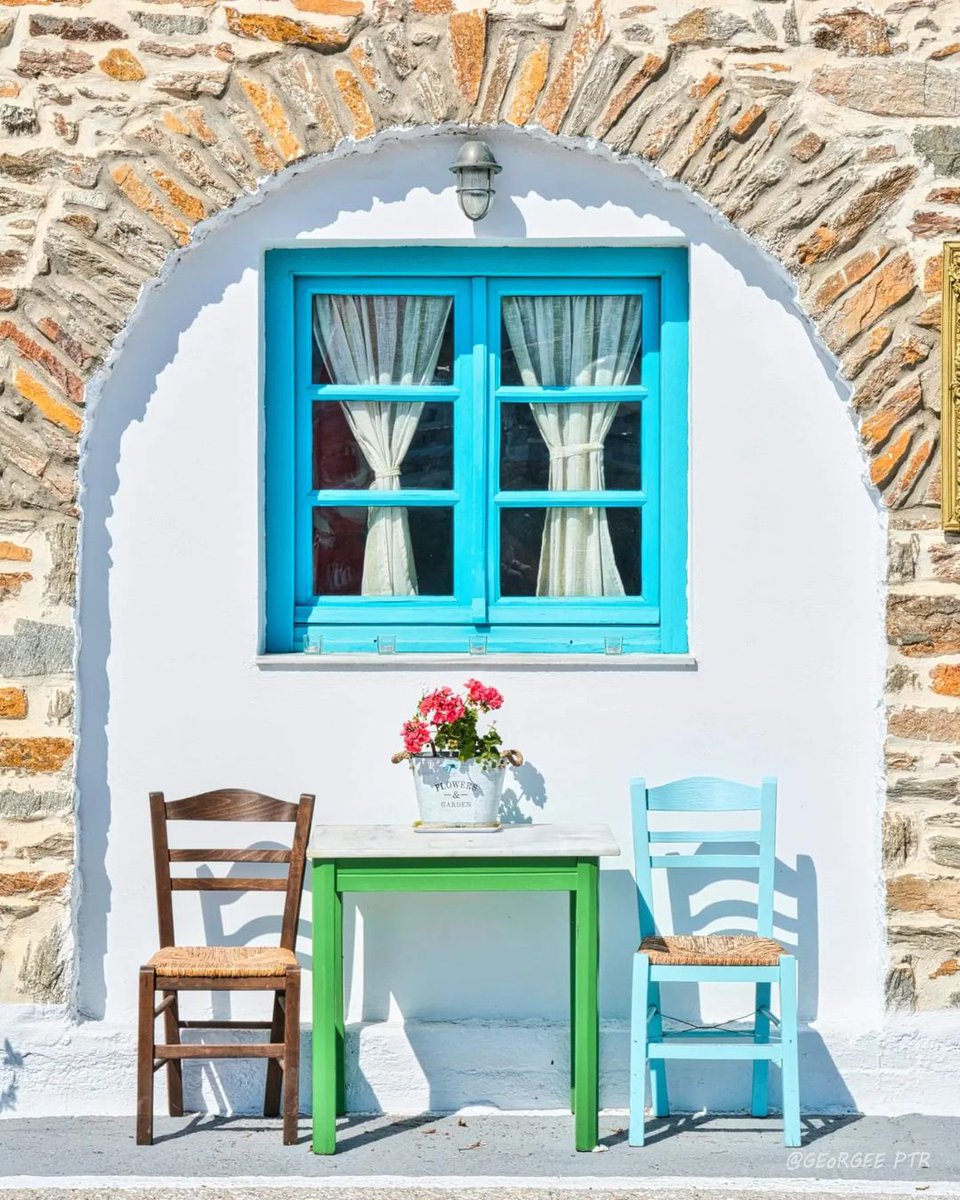 GreekPictures's tweet photo. The port of #Merichas is located on the west side of the island of #Kythnos in a beautiful bay with clear waters suitable for fishing &amp; swimming. It is a seaside village which evolved into a harbor. Merihas has kept its traditional appearance throughout the years.
IG📷 georgeeptr https://t.co/Cl7NJENBeU