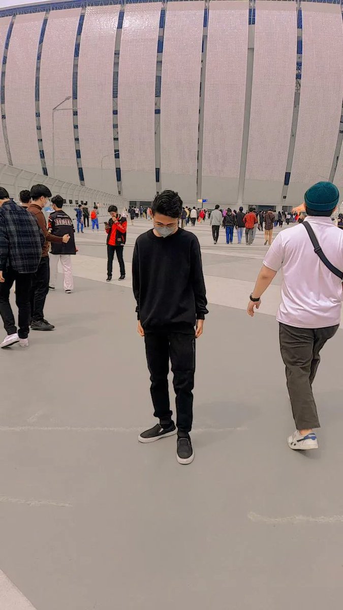 attichus's tweet photo. Yang baju putih ga tau apa ini lagi poto https://t.co/E92zGep0gN