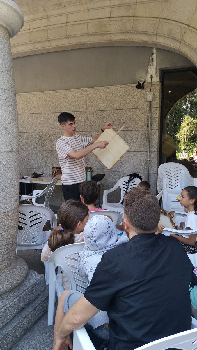 Non viñeches ao obradoiro de iniciación á percusión impartida polo noso mestre <a href="/Serxio_Perez/">SERXIO</a>?

Non te preocupes! Esta tarde continúan os obradoiros en Santa Margarida! 

E se tampouco podes, sempre podes probar as actividades de Son d'aquí!:

sondaqui.gal/escolas