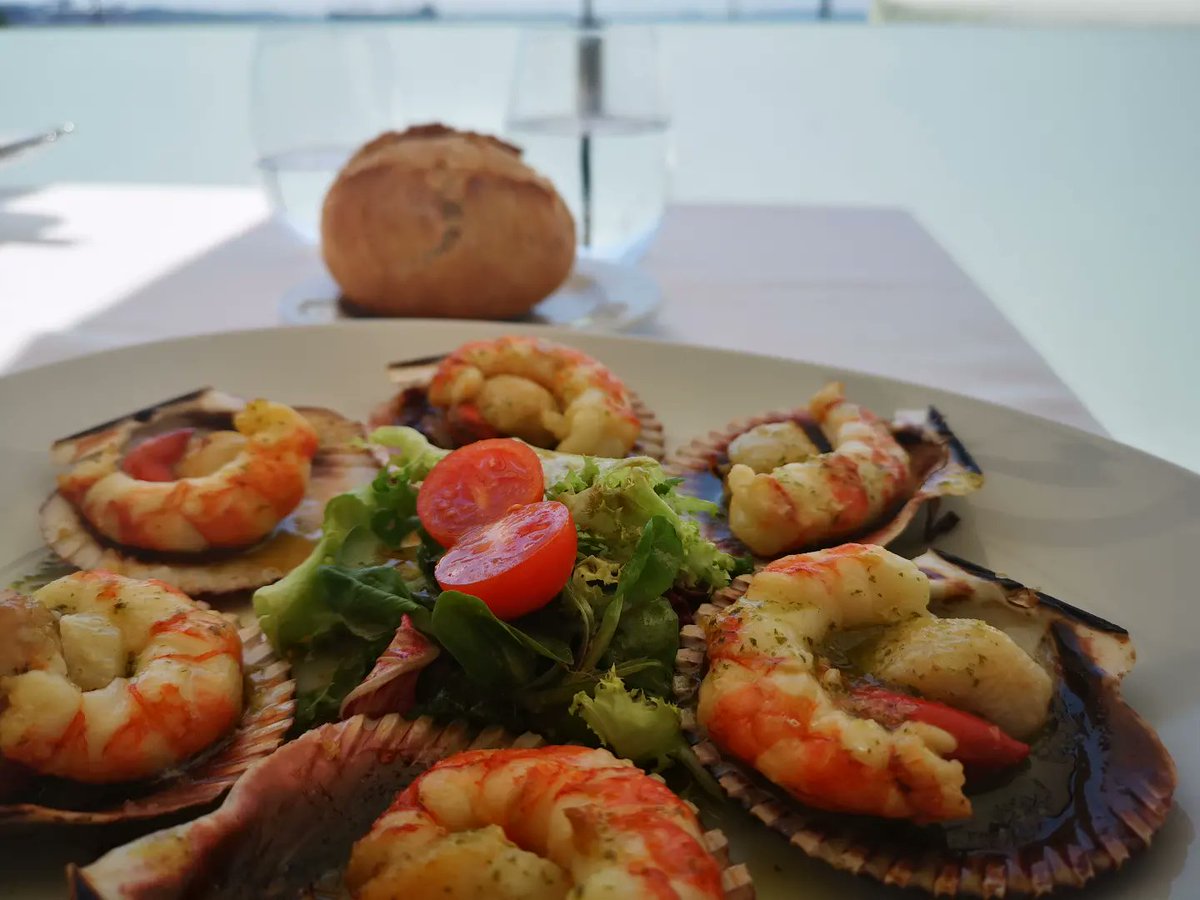 HotelCarril's tweet photo. ¿Ya has pensado que vas a hacer este fin de semana? Relax &amp; Gastromia.
Ven a #Galicia y 
Simplemente #SienteCarril con nosotros 

 💕 #RegalaCarril - Packs &amp; Bonos Regalo

¿Reservamos? ☎ 986 511 507 👉 https://t.co/2xayBDFHCw
│#PacksRegalo│#Escapadas │#MomentosInolvidables https://t.co/sogWblmkJ3