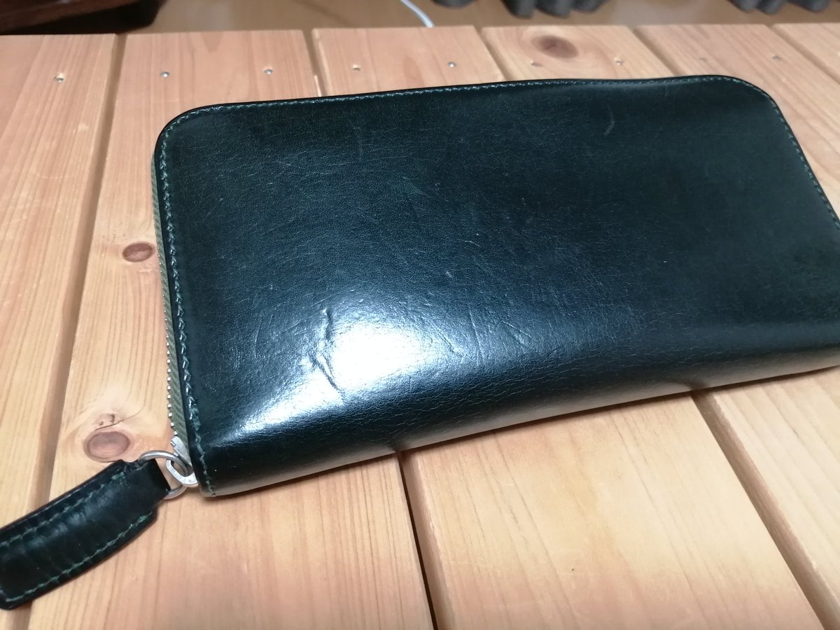 万双 の #双鞣和地 ラウンド長財布3年目を迎えてます。エイジングが
