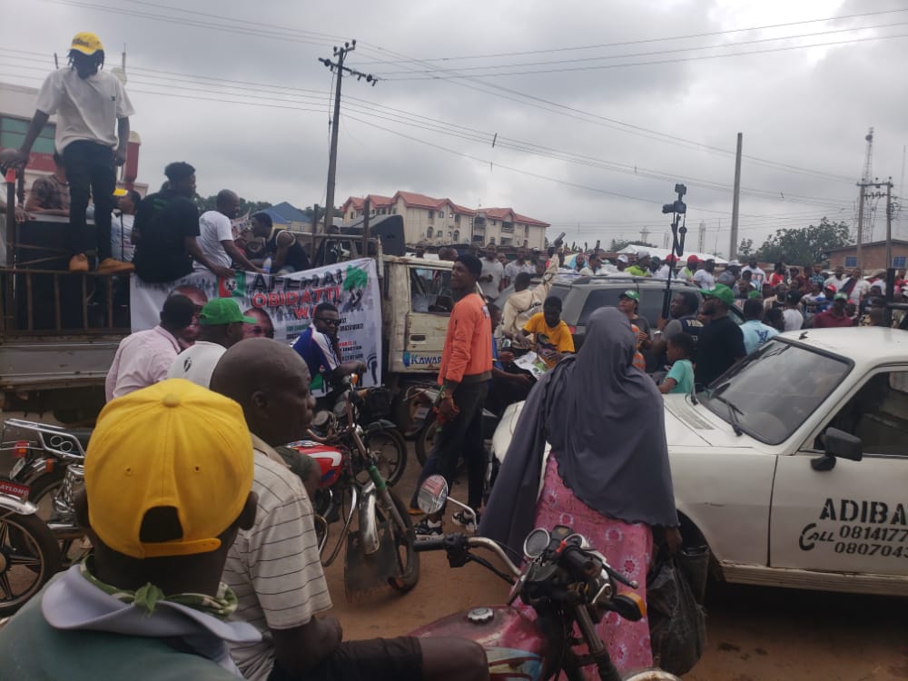 I got the hint that they will be a rally today in auchi, Edo state a few days back in our WhatsApp group, my people said no need for fliers, say dem Don tell town criers... and today, without twitter, fliers etc. We delivered 👏