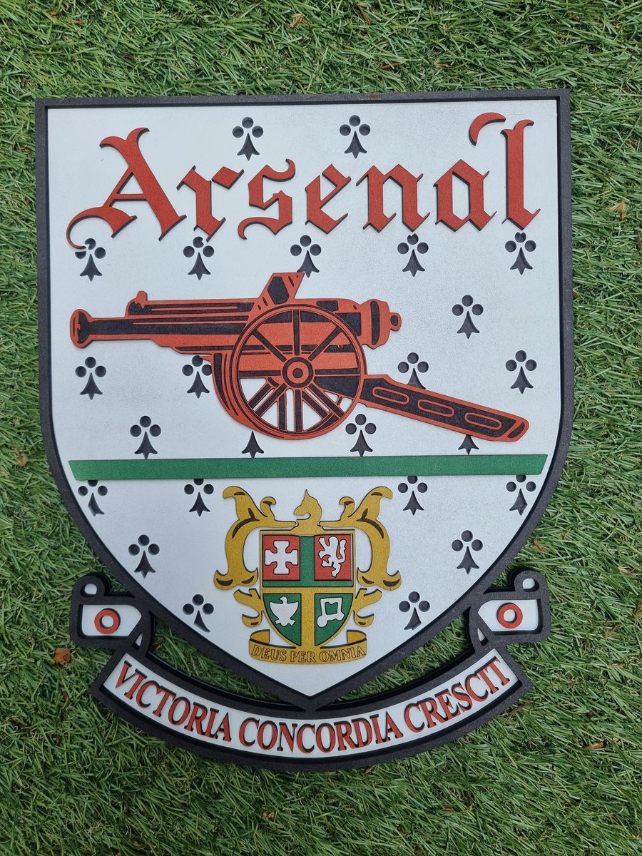 sliney66's tweet photo. ⚠️ 🚨 COMPETITION TIME 🚨 ⚠️ 
WIN A WOODEN BADGE OF YOUR CHOICE IF ARSENAL SCORE 2 GOALS TODAY. JUST FOLLOW,LIKE AND RETWEET TO ENTER.
 CHECK OUT ALL OUR BADGES AT https://t.co/i6SqWXD9lA 
#Arsenal #ARSFUL #AFC #Gooners #GoonerFamily #northlondonforever #ARSENALFC #COYG #FOYS https://t.co/BCpDBCzouq