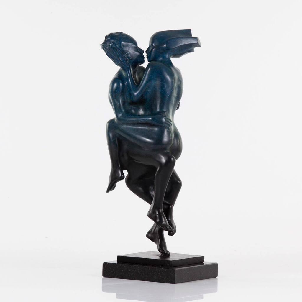 AndreStead's tweet photo. Sentinels will be on exhibit at the @sculptx_fair  opening 1 September at the @themelrosegallerysa 
#sculpture #art #fineart #bronze #kiss #sentinels #lovers #protectors #exhibition #artfair #sculptx # https://t.co/ISd4XL4Q92 https://t.co/BsjRHpHaWn