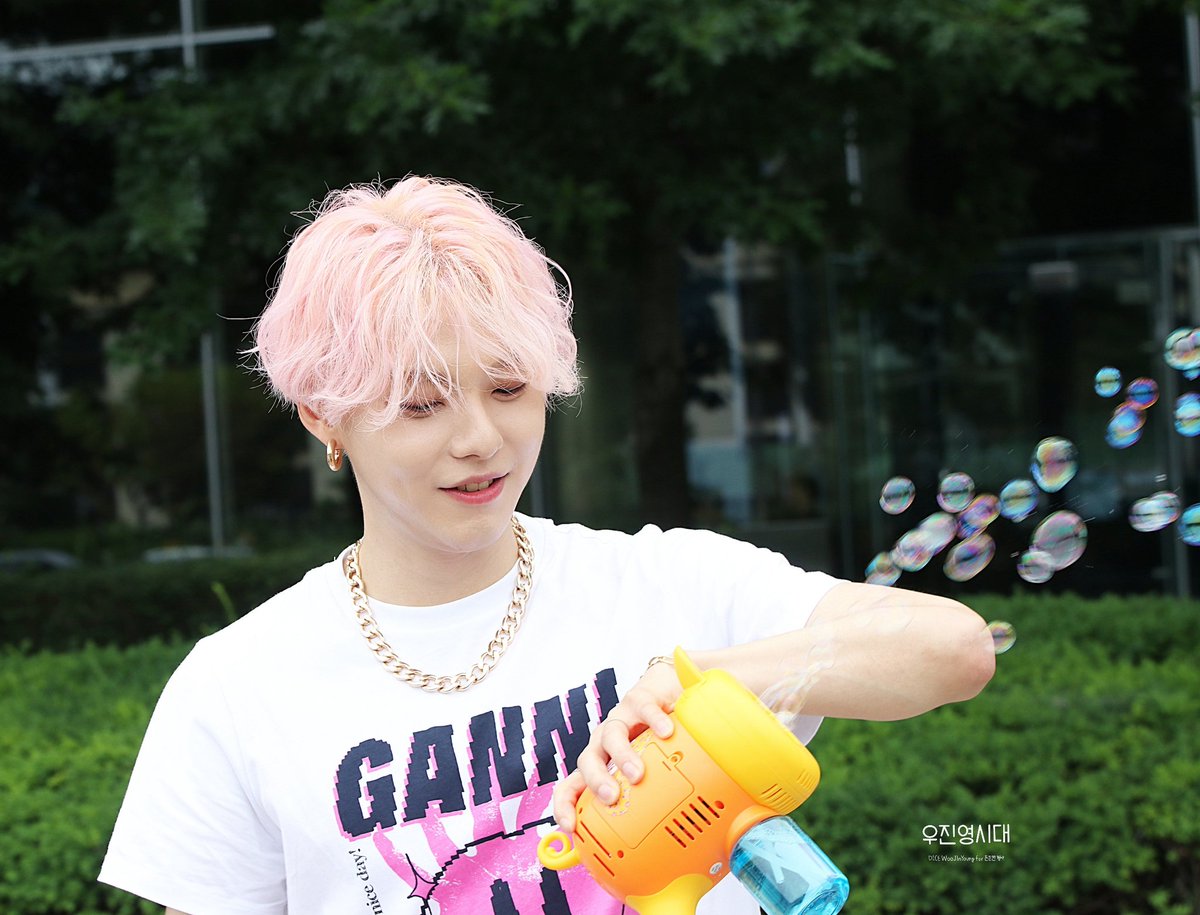 220712 우진영 더쇼 미니팬미팅

같은듯 다른느낌, 사랑스럽다 ♡
너무 멋있는 사람 우.진.영!

+ 행복기억 돌리기중 +

#WOOJINYOUNG #우진영 #ジニョン
#D1CE #디원스  
<a href="/officialD1CE/">디원스 D1CE</a>
