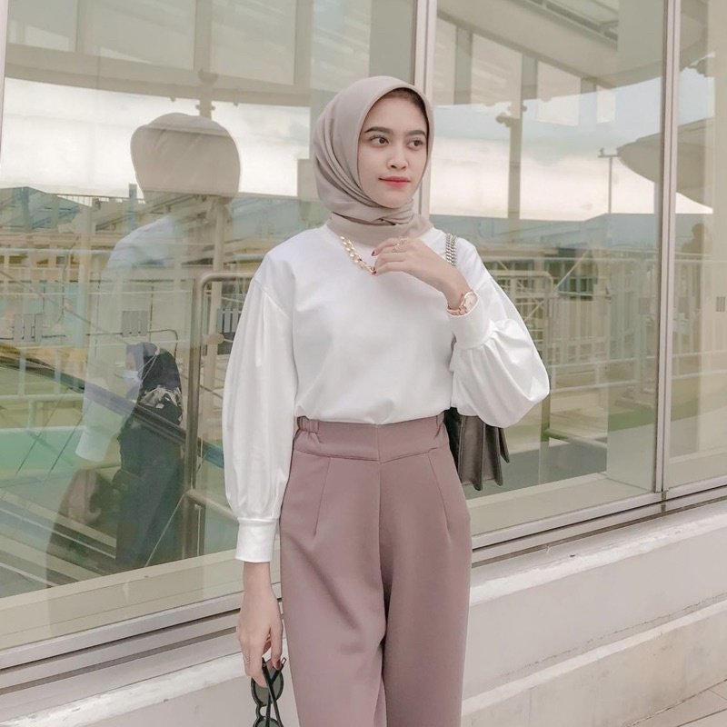 sugarsuga_r's tweet photo. Blouse cantique 🐤✨

(1) Gemma puff pilihan warna cewe kuee dan pastel https://t.co/WVWWIKD2SA
(2) Kanya Blouse bahan crinckle https://t.co/OafsUYFRDU
(3&amp;4) Autum blouse , ada 2 size warna pastel https://t.co/qp5xVNFR2D https://t.co/pXem0dVN9E