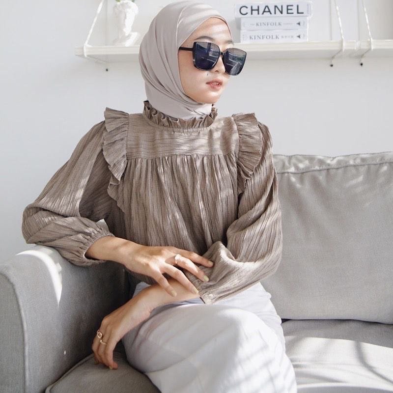sugarsuga_r's tweet photo. Blouse cantique 🐤✨

(1) Gemma puff pilihan warna cewe kuee dan pastel https://t.co/WVWWIKD2SA
(2) Kanya Blouse bahan crinckle https://t.co/OafsUYFRDU
(3&amp;4) Autum blouse , ada 2 size warna pastel https://t.co/qp5xVNFR2D https://t.co/pXem0dVN9E