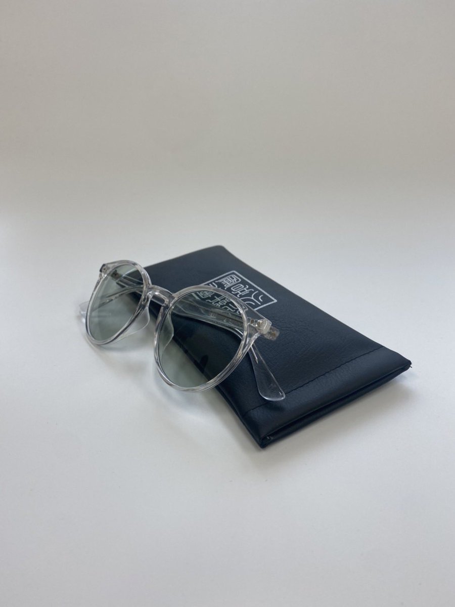 susasiii's tweet image. 【NEW ITEM②】
SPARK!!SOUND!!SHOW!!
&quot; Sunglasses&quot;
クリアフレームにグリーンカラーのレンズを使用したサングラス。
フレームにはロゴが、メガネケースにはネオンロゴがプリントされています。
普段使いにもぴったりなデザインでオシャレです、君もオシャレさんの仲間入りだ。
明日から販売開始。