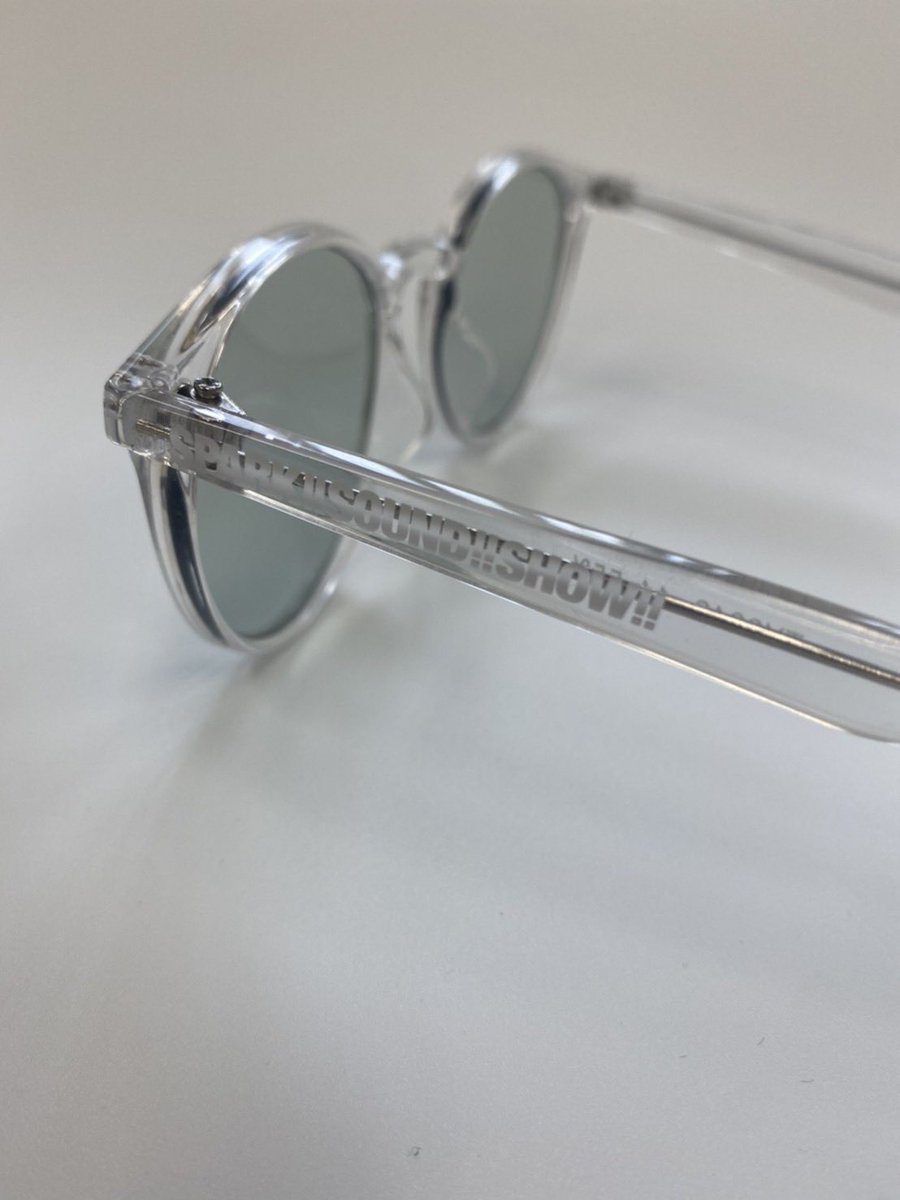 susasiii's tweet image. 【NEW ITEM②】
SPARK!!SOUND!!SHOW!!
&quot; Sunglasses&quot;
クリアフレームにグリーンカラーのレンズを使用したサングラス。
フレームにはロゴが、メガネケースにはネオンロゴがプリントされています。
普段使いにもぴったりなデザインでオシャレです、君もオシャレさんの仲間入りだ。
明日から販売開始。