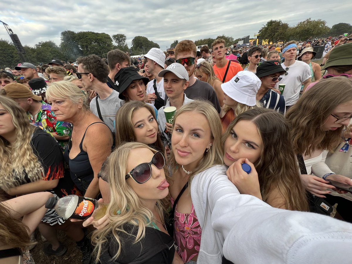 LucyGraceBaker's tweet photo. Waiting for bastille lol #NoMusicOnADeadPlanet #LeedsFestival https://t.co/yacxJy7but