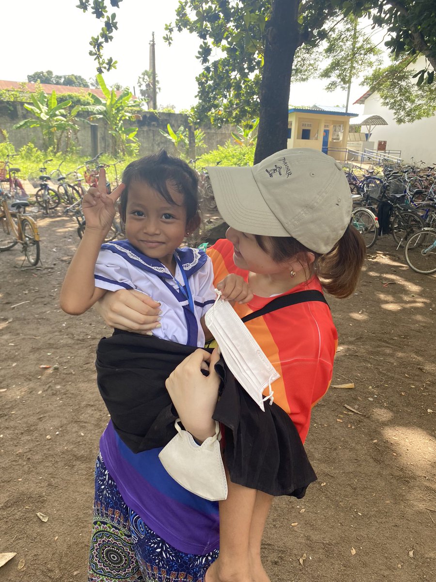 roffy_333's tweet photo. やーっと！可愛い可愛いカンボジアの子どもたちに会えました🇰🇭👦👧
みんな元気いっぱいで沢山パワー貰えました‼️❤️‍🔥

#学生団体 #学生団体ONELIFE #教育支援 #ボランティア #カンボジア #カンボジア小学校建設 #国際ボランティア https://t.co/CCte7DAjig