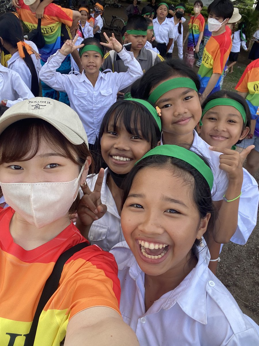 roffy_333's tweet photo. やーっと！可愛い可愛いカンボジアの子どもたちに会えました🇰🇭👦👧
みんな元気いっぱいで沢山パワー貰えました‼️❤️‍🔥

#学生団体 #学生団体ONELIFE #教育支援 #ボランティア #カンボジア #カンボジア小学校建設 #国際ボランティア https://t.co/CCte7DAjig