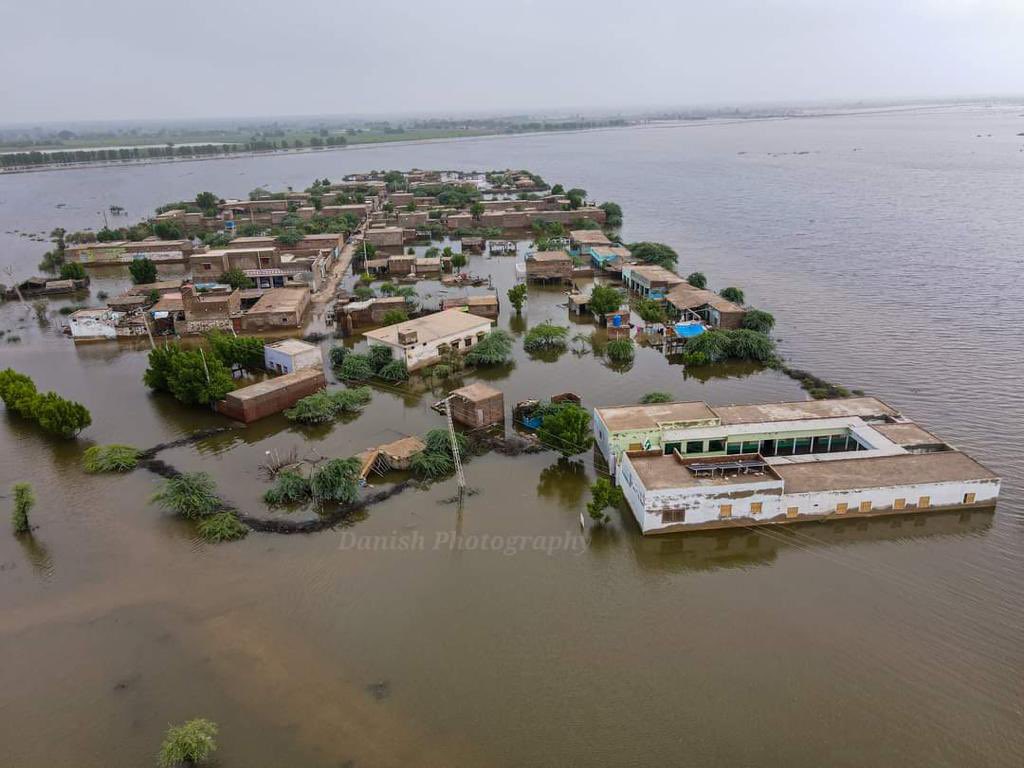 FakharZamanLive's tweet photo. My heart goes out to all the victims of this unprecedented rain and flood across Pakistan. The need of the hour is to help them in whatever way you can.

May ALLAH have generosity upon my country. Ameen https://t.co/I18moN5rCp