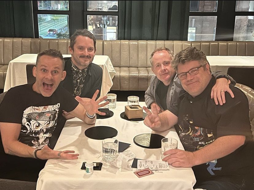 ToIkienverse's tweet image. LOS HOBBITS SE HAN VUELTO A REUNIR DE NUEVO PARA CENAR JUNTOS 🥹💖