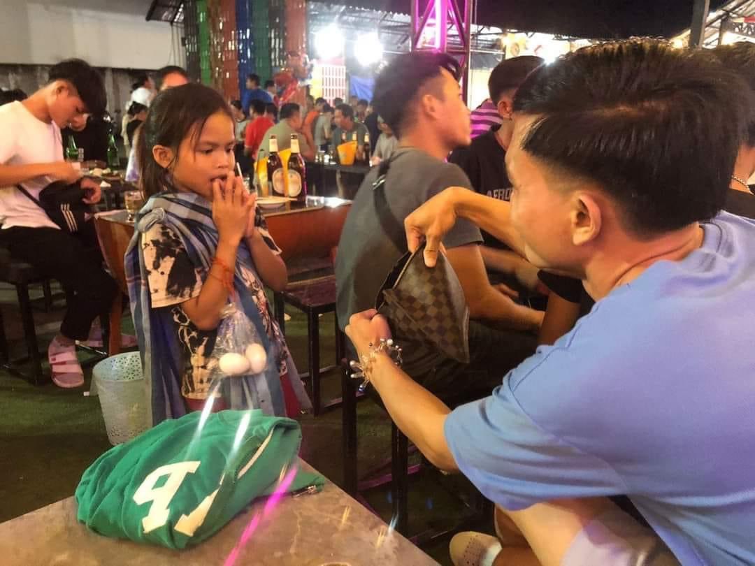 ซื้อช่วยหนูหน่อย

กู :