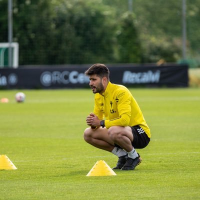 Mañá comezan a competición na #PrimeraFederacion pero hoxe están de celebración.

O preparador físico do <a href="/RCCelta/">Celta</a> B, Cristian Fernández (<a href="/fgcristian/">Cristian Fernandez</a>) está hoxe de cumpreanos.

Cumpre 32 anos.

Parabens Cristian, e a pola vitoria mañá en Barreiro!

📸Tw Cristian Fernández