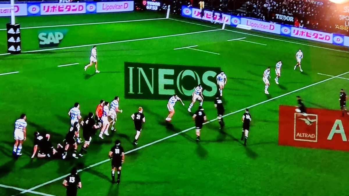 RugbeNZ's tweet photo. 1 off runners
Cut and pass
Pick n go.
Retain possession.

Draw in defenders.
Add pressure.
Find a gap.
Score a try.

#NZLvARG https://t.co/T7wyZlo5YE
