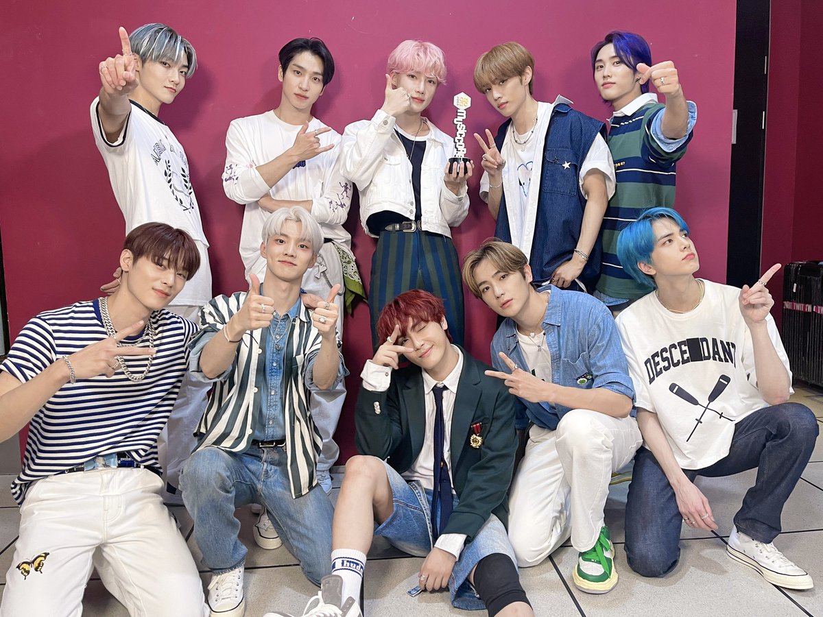 Kimsubwoo's tweet photo. #Whisper2ndwin! So happy to get the second trophy on this whisper promotion, which is certainly because of deobi so we thank you again for your hard work, and we will continue to work hard so that we can be with deobi forever. https://t.co/Co6ea6sw39