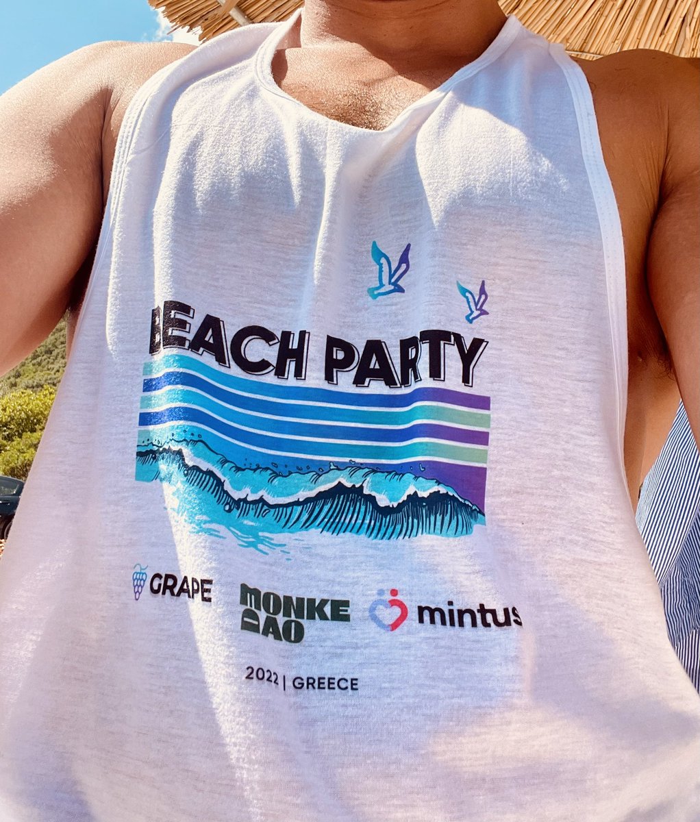 Whalesfriend's tweet photo. Throwback @MonkeDAO @onlymintus @grapeprotocol forever frens 

Party time 🖤🙌 https://t.co/TqxdzScjZ1