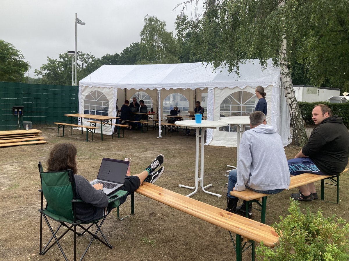 luckow's tweet photo. guten morgen drupalistas #drupalcamping #freaks #nerds https://t.co/aE6Aho2OoG