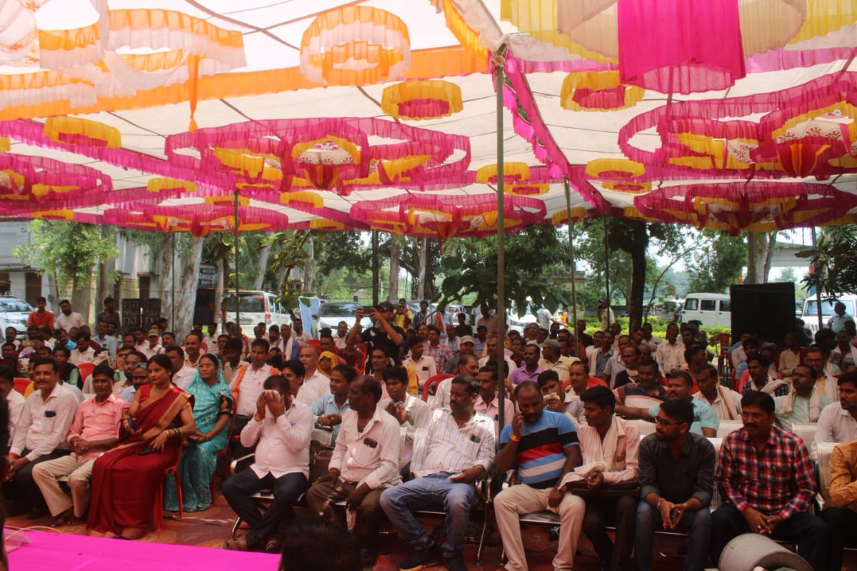 rekhavermabjp's tweet photo. कर्मभूमि संसदीय क्षेत्र धौरहरा की विधानसभा धौरहरा के विकासखण्ड ईसानगर की क्षेत्र पंचायत बैठक में श्री अनूप गुप्ता सदस्य - विधान परिषद, क्षेत्रीय विधायक विनोद शंकर अवस्थी जी एवं ब्लाक प्रमुख दीपू वर्मा सहित समस्त प्रधान व क्षेत्र पंचायत सदस्यगण पार्टी पदाधिकारी उपस्थित रहे। #BJP https://t.co/2aMCYE3UO4