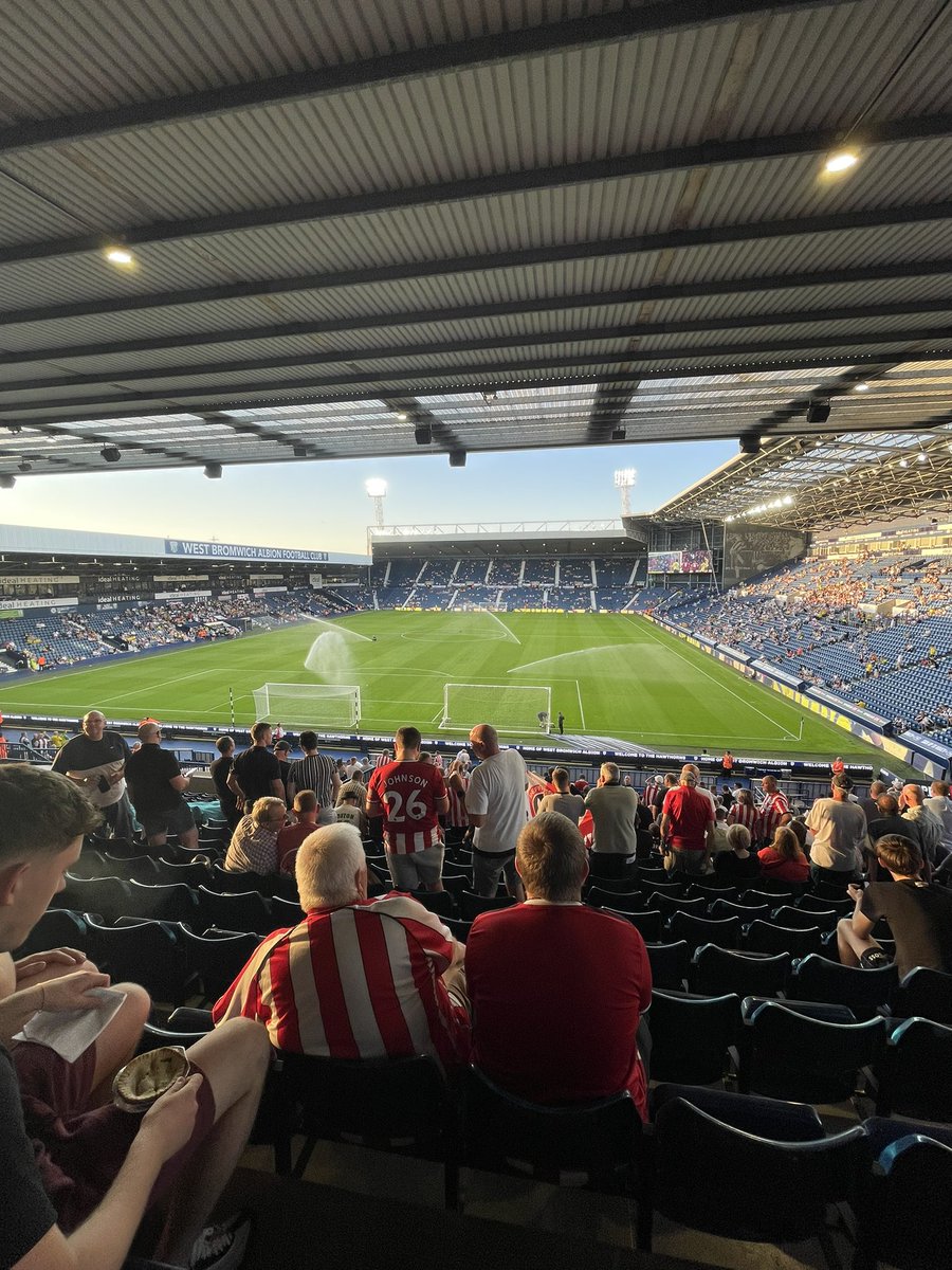 mccaigsufc's tweet photo. Three new grounds to tick off this month:

Carrow Road - 722m ✅
The Hawthornes - 404m ✅
Kenilworth Road - 506m ✅

1632 miles for 3 games😴
#sufc #wafc #blades #latics #twitterblades https://t.co/ewPgrVv69c