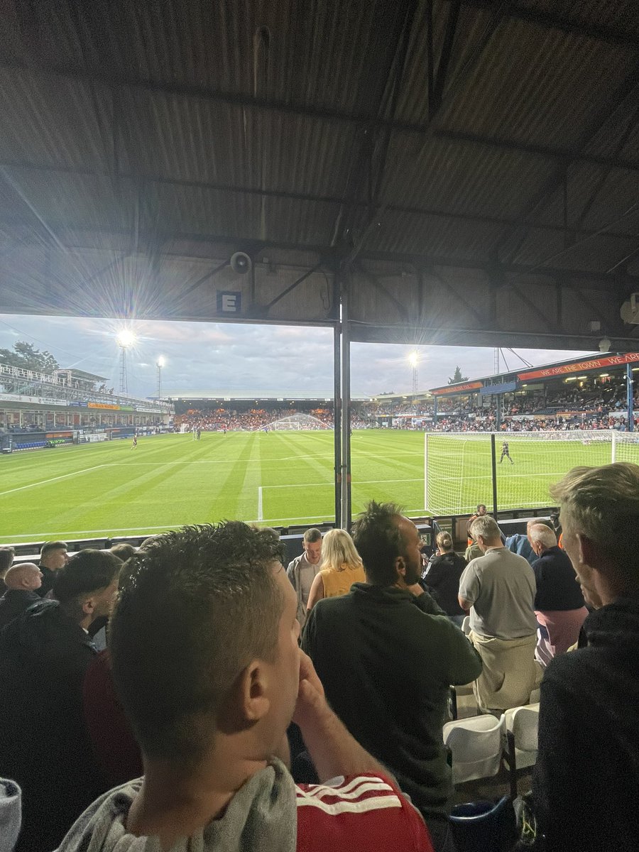 mccaigsufc's tweet photo. Three new grounds to tick off this month:

Carrow Road - 722m ✅
The Hawthornes - 404m ✅
Kenilworth Road - 506m ✅

1632 miles for 3 games😴
#sufc #wafc #blades #latics #twitterblades https://t.co/ewPgrVv69c