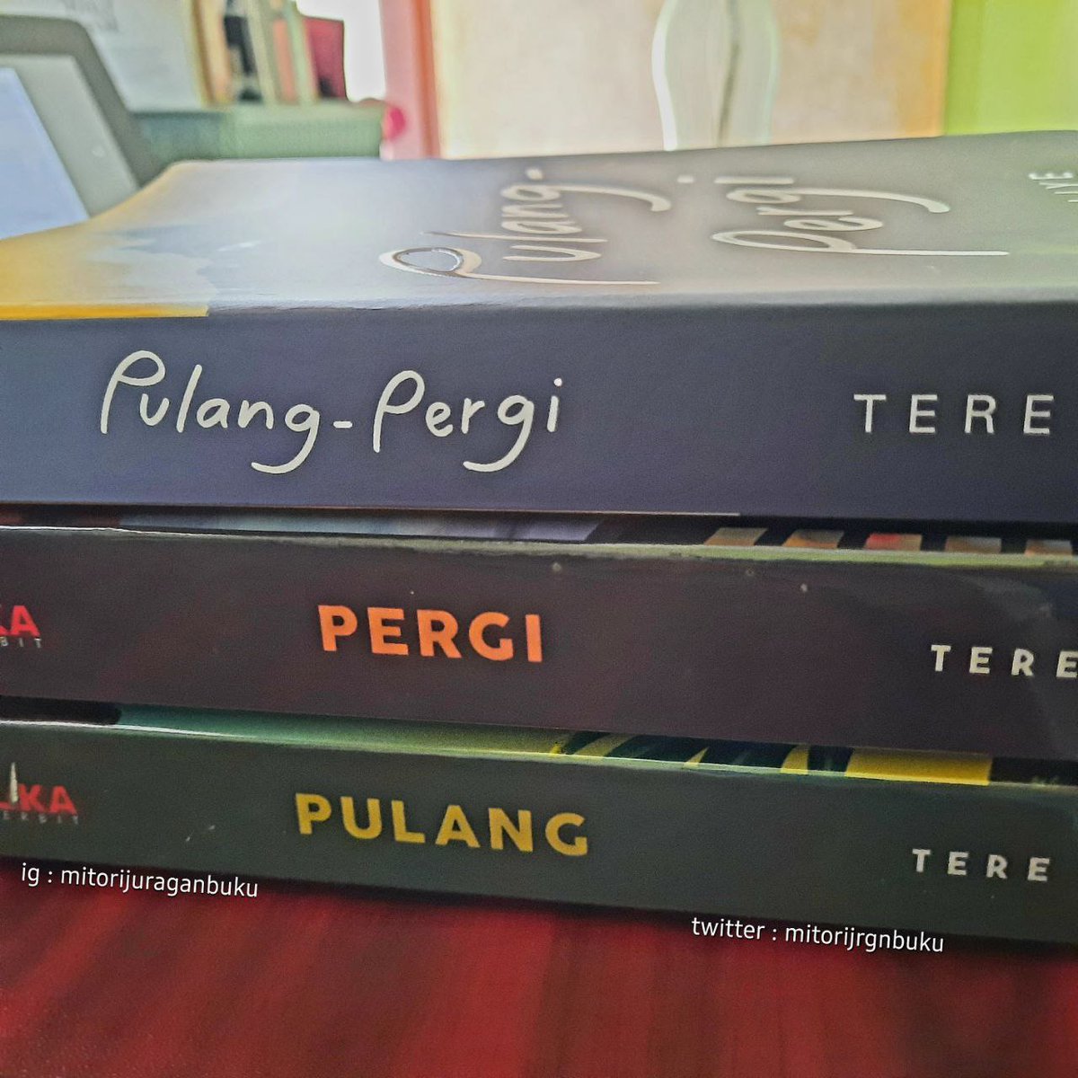 mitoreadbooks's tweet photo. Buku mana yang belum kamu bawa pulang eh pergi eh pulang eh pergi, Sob?
🤭😚
#PulangPergi
#Pergi
#Pulang
#TereLiye https://t.co/4EjgnRLdH3