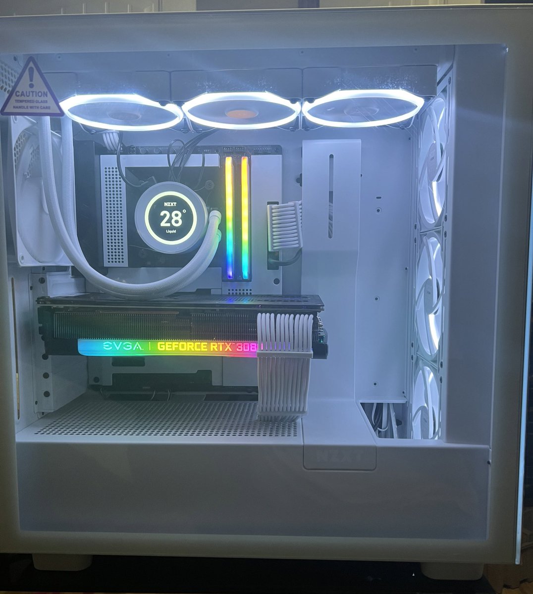 NOC_Steven's tweet photo. Couldn’t sleep so I built my PC. I’ll customize the lights and clean up the cables tomorrow. If I start messing with it again then I won’t sleep. https://t.co/MqnmwTNQ8O