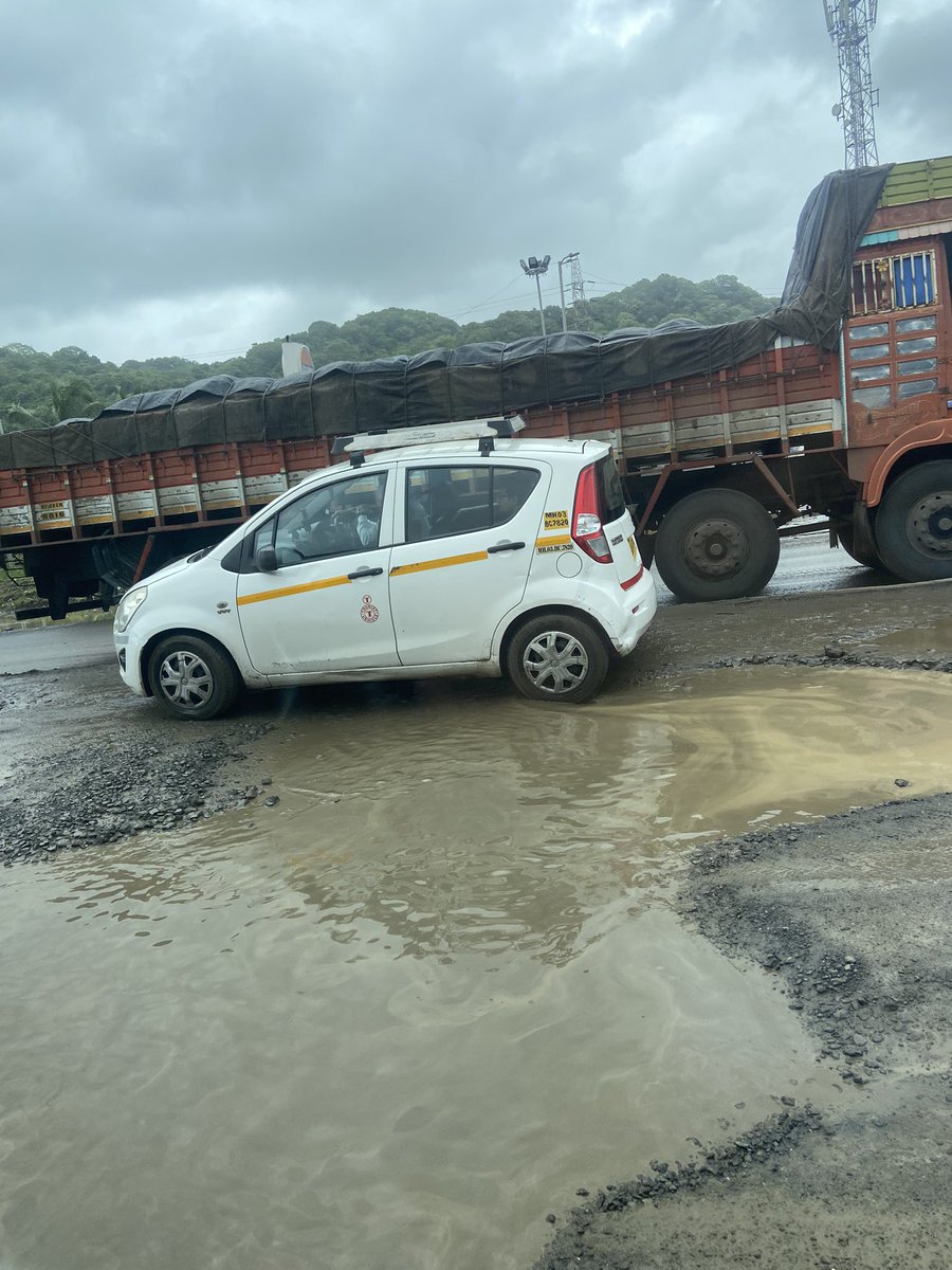 Thank you <a href="/MMRDAOfficial/">MMRDA</a> for this superb so called highway named Ghodbunder Road! #mumbai #thane