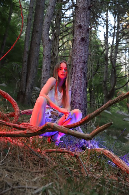 Hey, community ! 👋 I wanna share my experimental shoot with outdoor lights https://t.co/b2EHPtYXX8<a href="/tag/selfportrait"class="tags"><span>#selfportrait</span></a>
