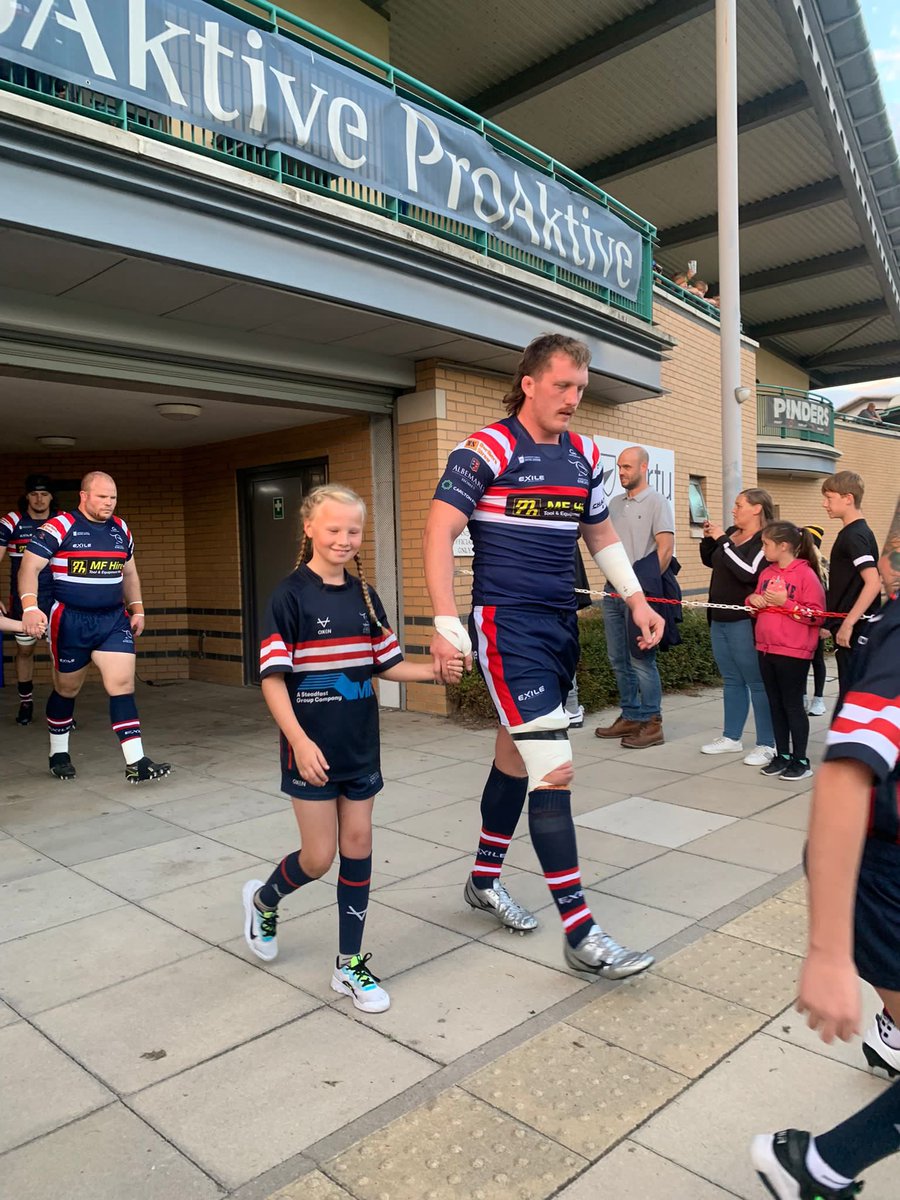 gemma_mccoll's tweet photo. #mascots #miniknights #knightsvwasps #rugby https://t.co/h0LFGalBNr