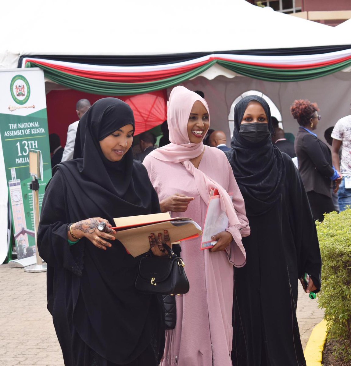 YusufJare's tweet photo. The Two giant ladies in the building @hon_dika and @UdgoonSiyad W/REP 004/007 respectively.
My God grant you strength to serve you people successful . #Twosuper iron ladies 004/007
#MamaCounty
#Mamamradi
#TeamDika5Fresh
#TeamUdgoon5Fresh
πππͺ https://t.co/BNtuhg6TLT