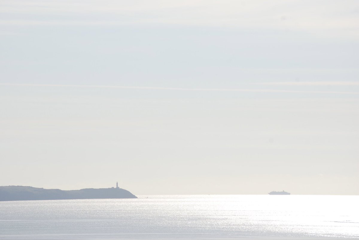 AlanMcC82's tweet photo. A stunning #silhouette of cruiser #MSAmadea as it approaches a lit-up Old Head of #Kinsale Lighthouse en route to #Cobh !😲🚢💡🏠🌊✨♥️ #WestCork #PureCork #Cork #KeepDiscovering #Ireland #shipsinpics #travel @pure_cork @corkbeo @PortofCork @wildatlanticway @discoverirl @deshocks https://t.co/ii206Ub097