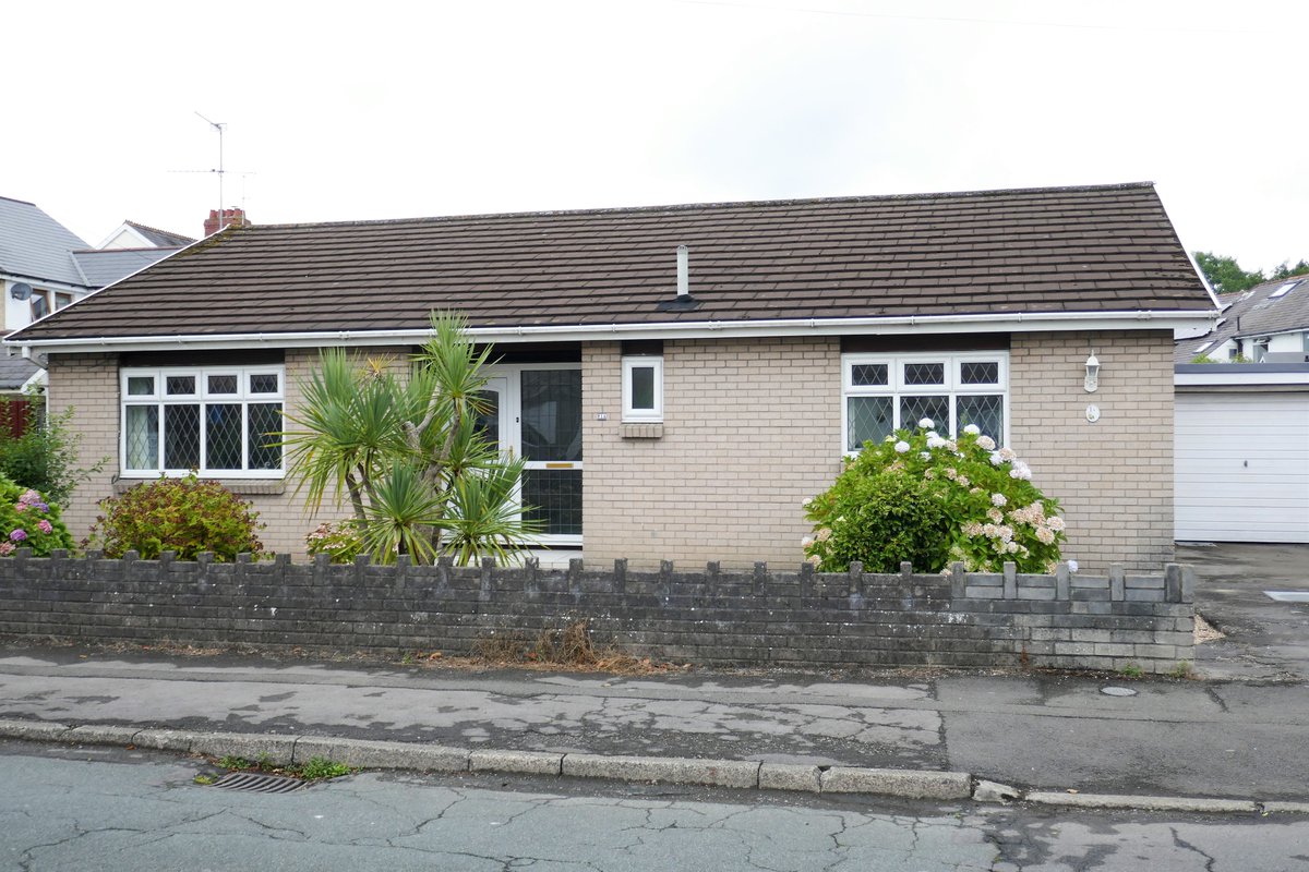 mansellsprop's tweet photo. FOR SALE: 3 Bed Detached Bungalow, Porthamal Road, Rhiwbina, £475,000 https://t.co/itysxCLbuI https://t.co/ypsbaDz6mD