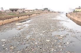 GAN12051310's tweet photo. @ammrado @JoyNewsOnTV Then fight fairly. This is happening just under the nose of the media but no one is talking about. Is galamsey destroying more rivers than this? This is Accra. Just mention river that is still clean in Accra. #Odike https://t.co/vSaGT6KkA3