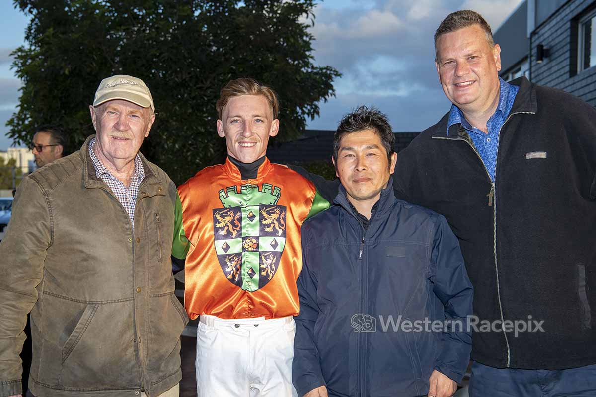 Western Racepix tweet media