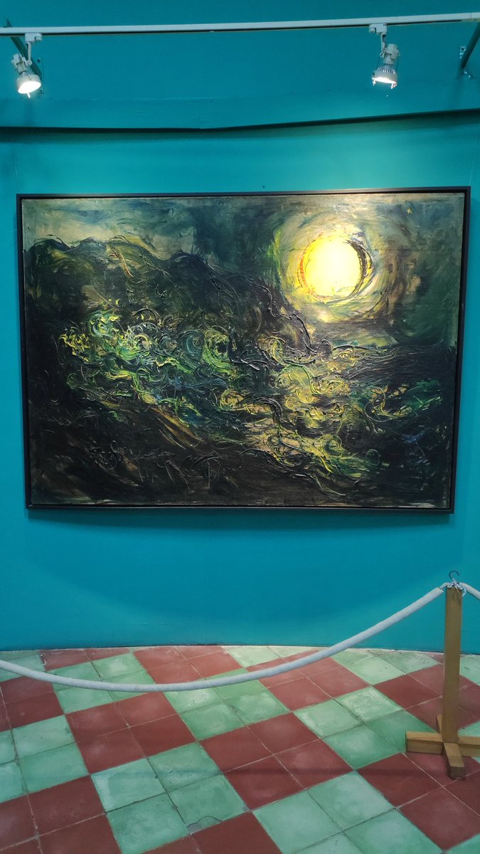 Tadi main ke Museum Affandi. Seru banget tadi pemandunya adalah kerabat dekat alm. Affandi yang dari dulu hidup bareng Beliau, jadi tau banget segala detail tentang Beliau. Sampai cerita proses melukis Beliau yang ternyata sat set banget gak nyampe sejam!