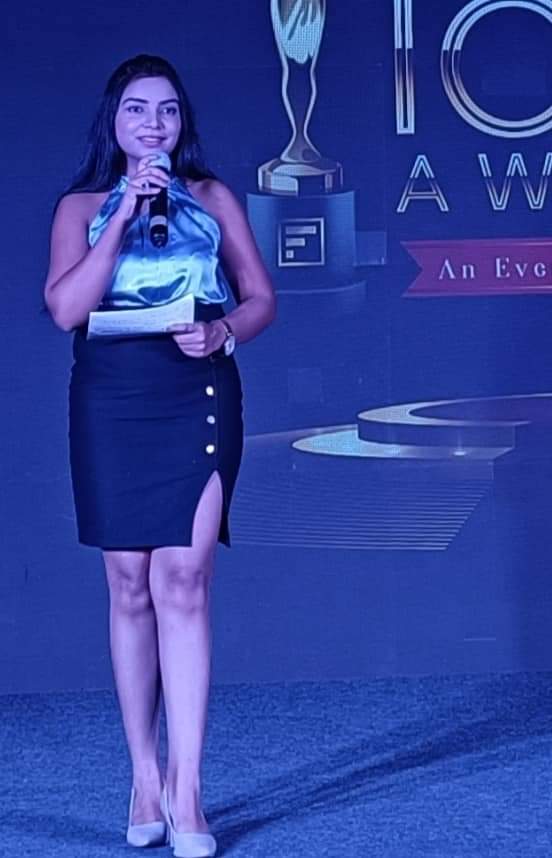 EvaAyushi's tweet photo. August 24,2022 🎤 "I am a harder believer in luck and I find the harder I work ,the more I have of it" 
#ShowTime⭐ Got the privilege of hosting the most prestigious award , reward and recognition ceremony for IDFC First bank followed by the informative session. https://t.co/W4welQ111O